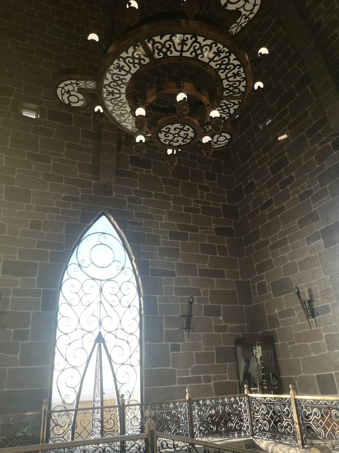 Борис очень душевный и увлеченный человек. Хорошо владеет информацией о истории республики и России вцелом