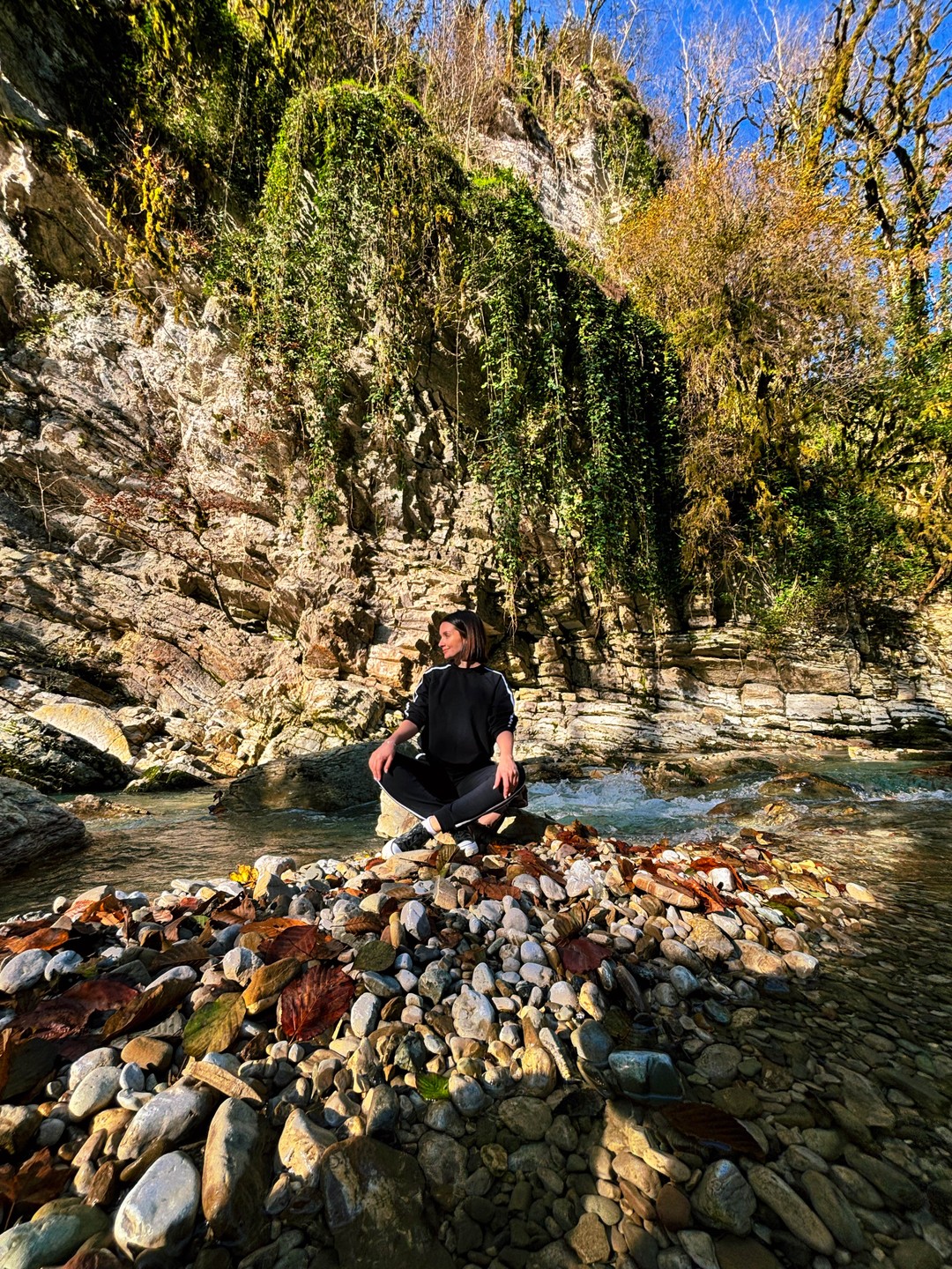 Благодарю за прекрасную экскурсию! Очень классно и увлекательно))Погода была шикарная как и компания! Юрий отличный гид:)