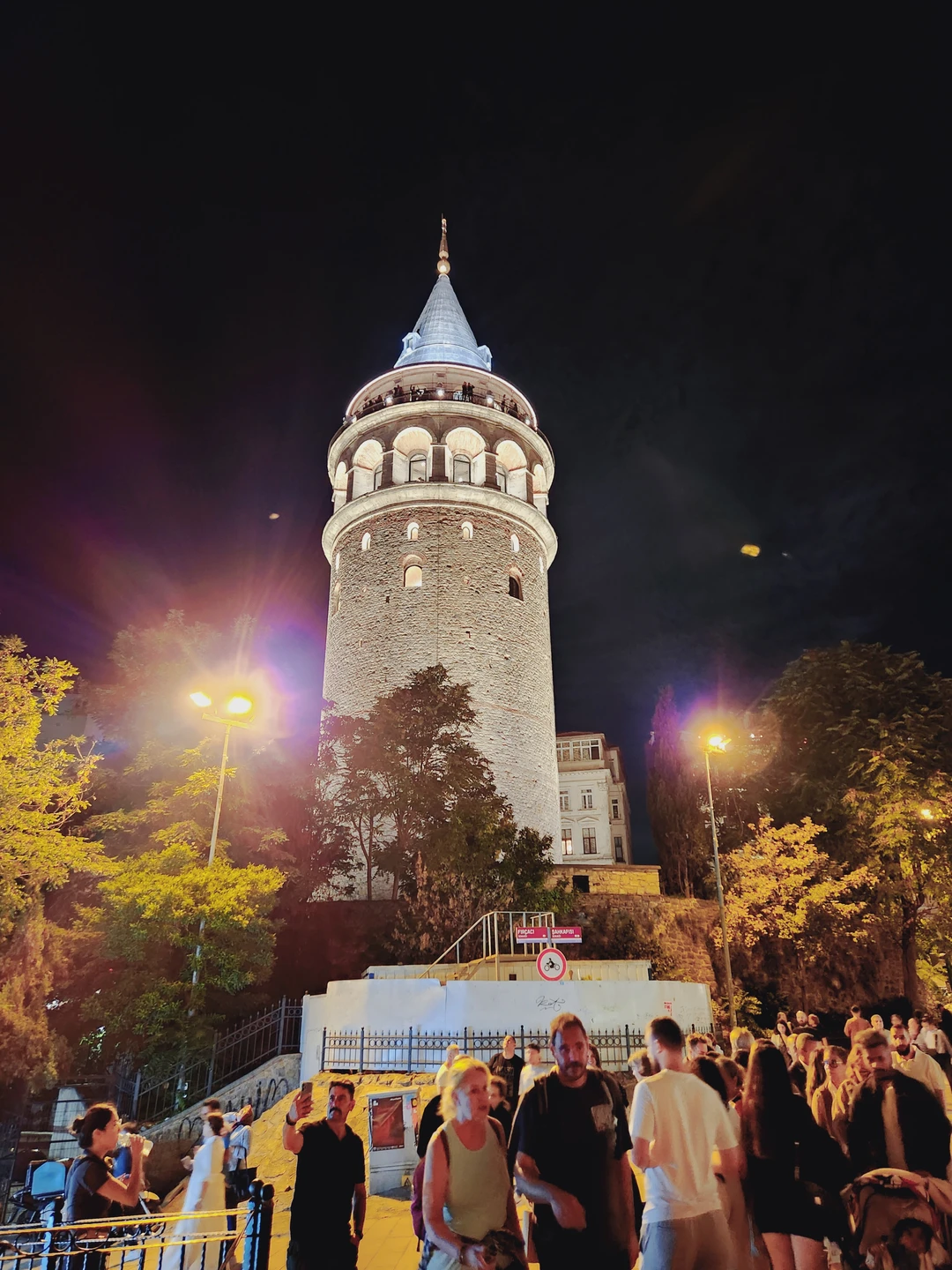 Мы были всей семьёй в прошлом году, в сентябре. Остались довольны экскурсией. Гид рассказывал и показывал