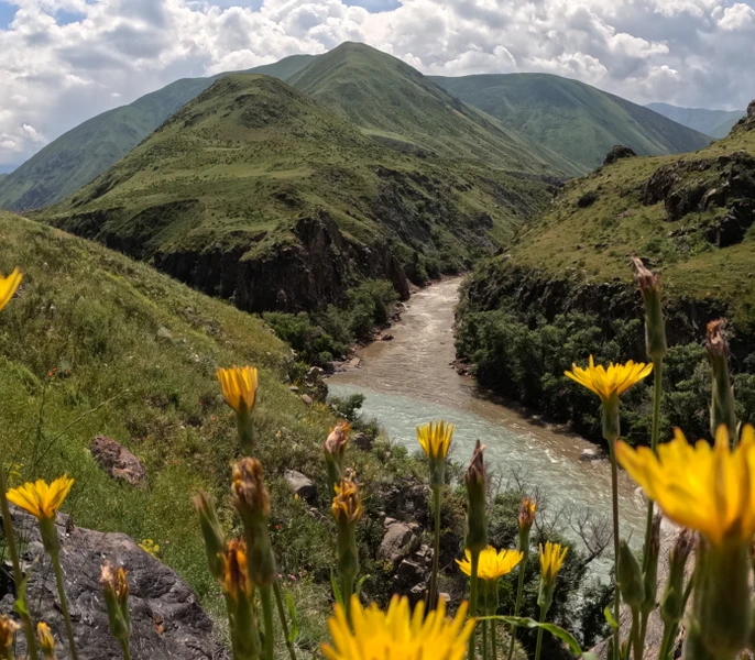 Приключения в горах Киргизии: треккинги в ущельях, Иссык-Куль, термы и ночёвка в юрте (мини-группа)