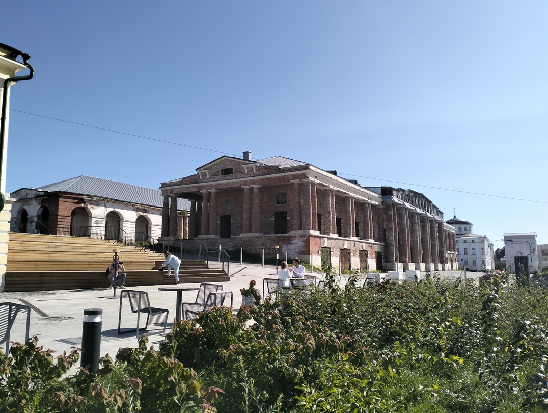 Анастасия приятный гид. Она знает историю города, доступно рассказывает, но ей конечно надо набраться опыта. Может