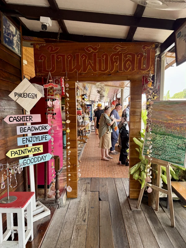 По Бангкоку - всей семьёй