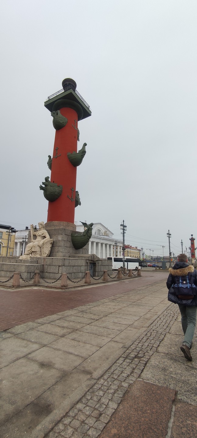 Это было одно из лучших решений! Неспешная прогулка по городу, в компании замечательной Айтан. Мы увидели