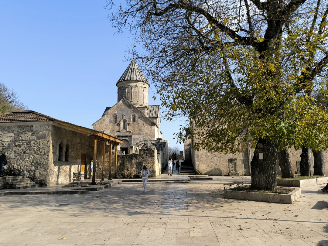 Решили предпочесть индивидуальную экскурсию самостоятельному путешествию на арендованной машине в последний момент и ни на минуту