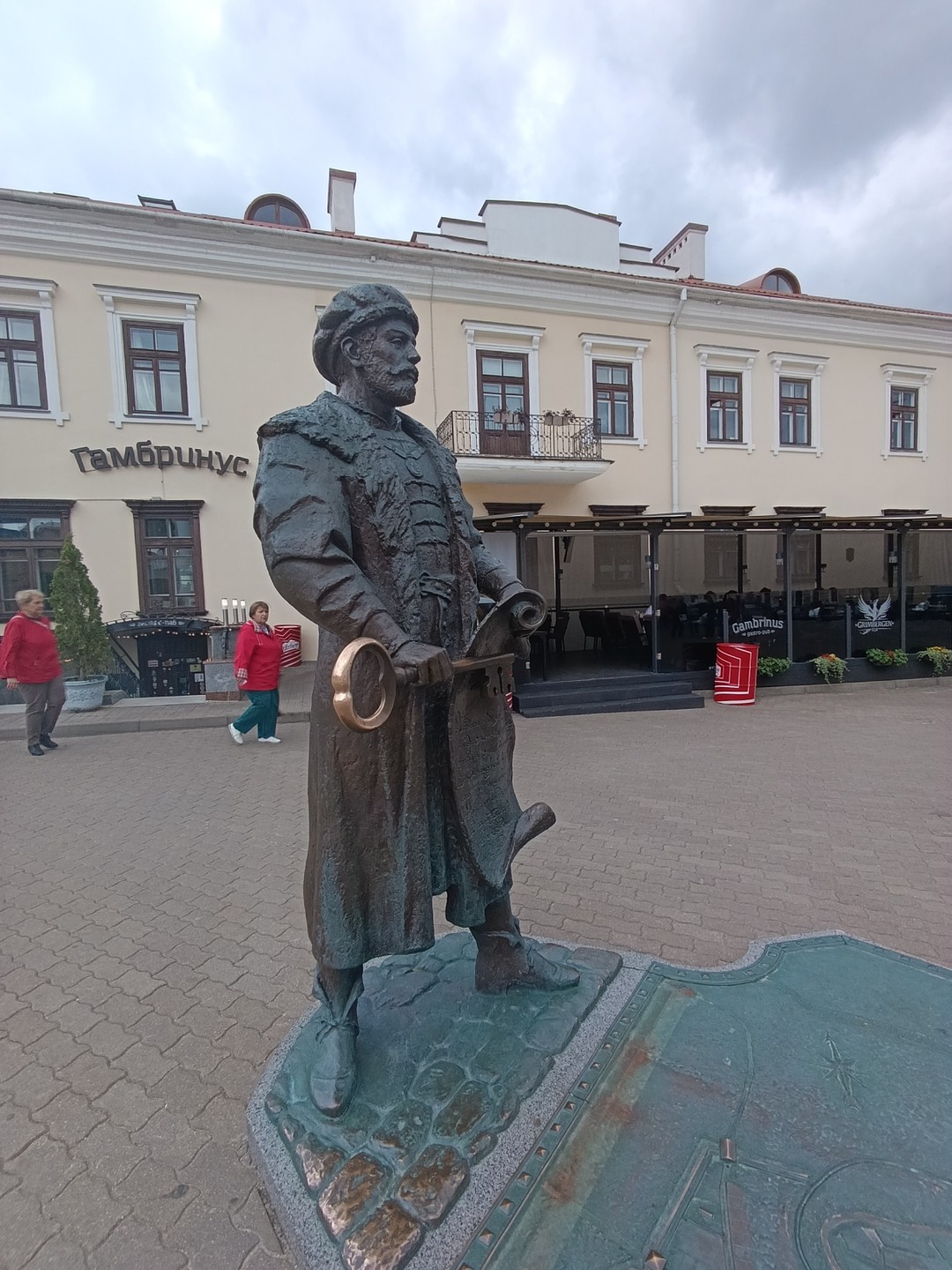 Экскурсия нам очень понравилась, было много интересного, нам показали весь центр, и про площадь рассказали почему