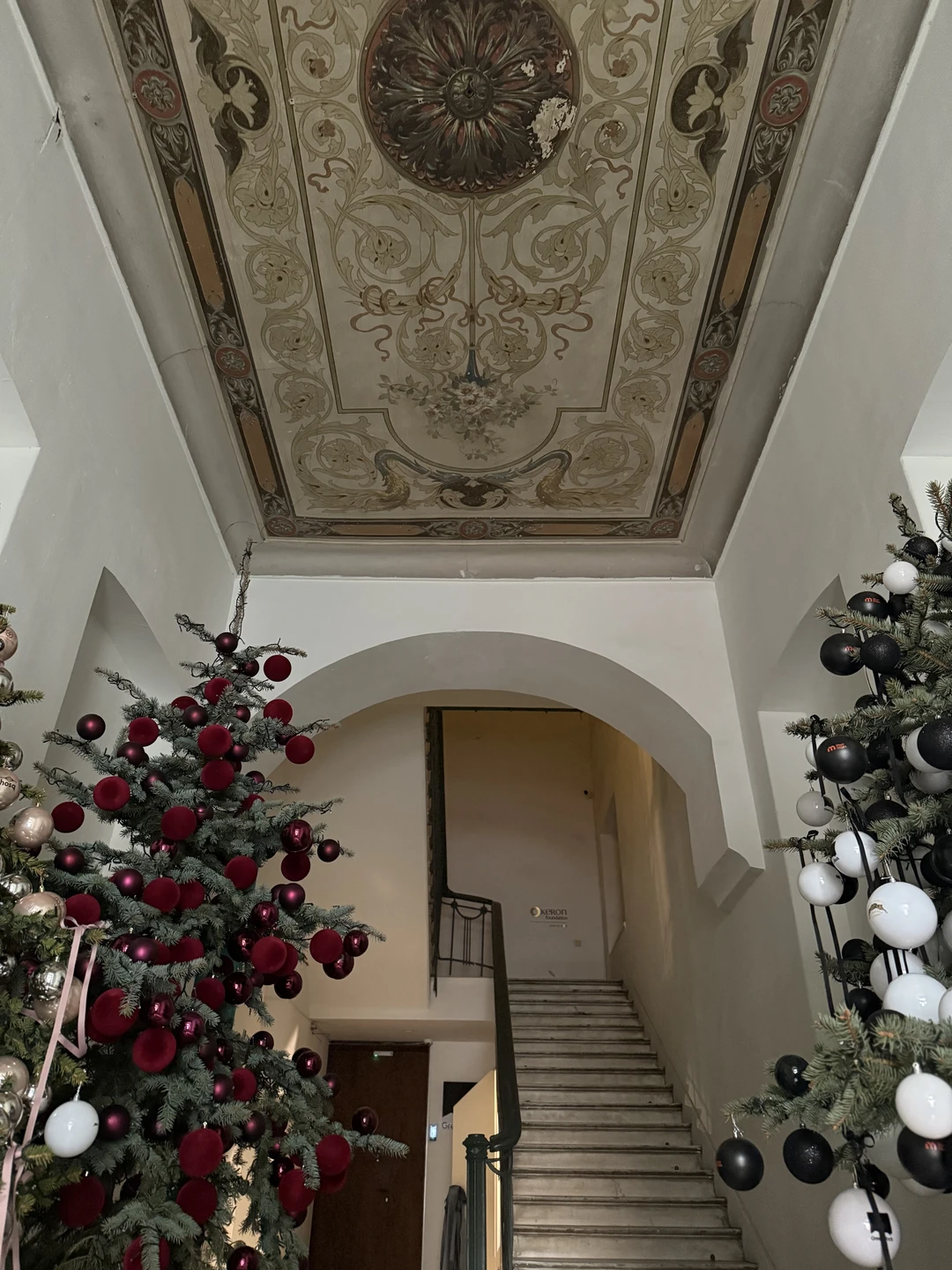 Экскурсия по г. Еревану с гидом Арамом, оставила незабываемые приятные впечатления. Увидели старые дома, красивые улицы