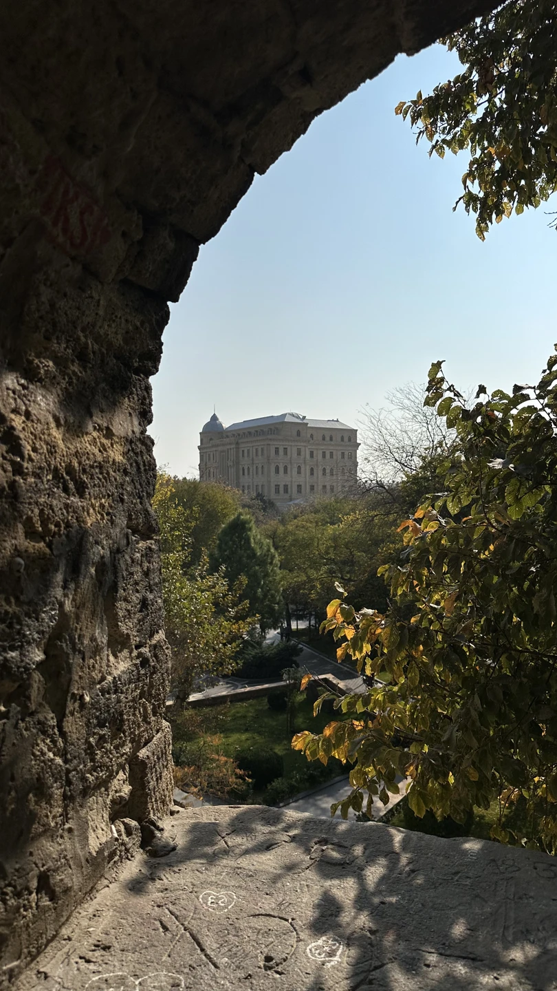 Мне очень понравилась экскурсия, гид Джамаль увлеченно, энергично, интересно, захватывающе рассказывает, полностью погружает в повествование, в