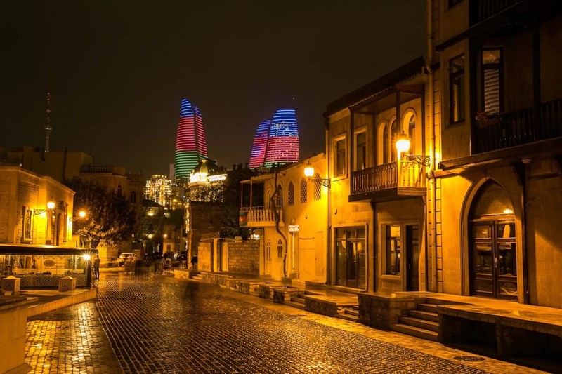 Калейдоскоп вечернего Баку