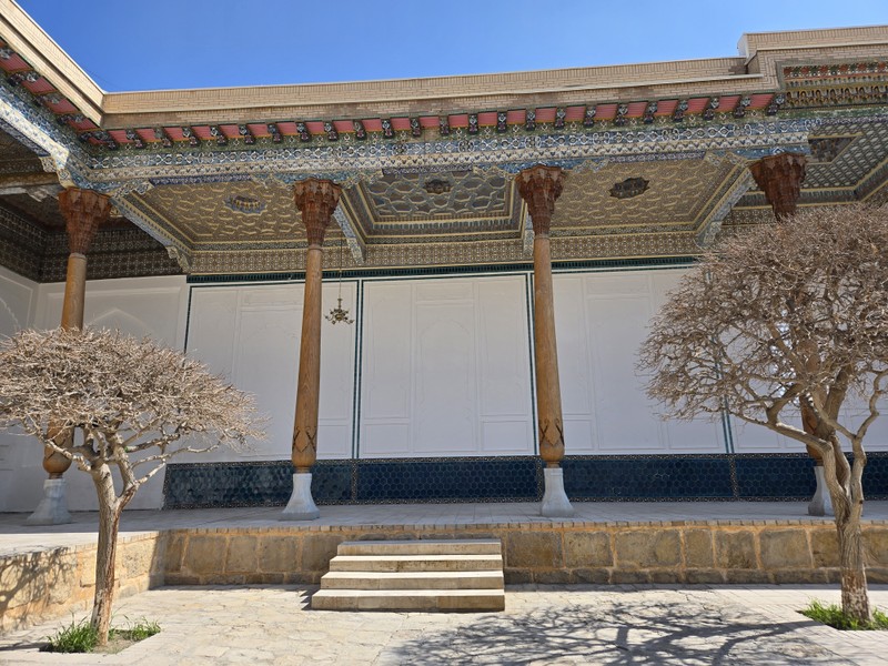 Самые приятные впечатления от гида как рассказчика, так и водителя. Глубокие и разносторонние знания материала, увлекательное