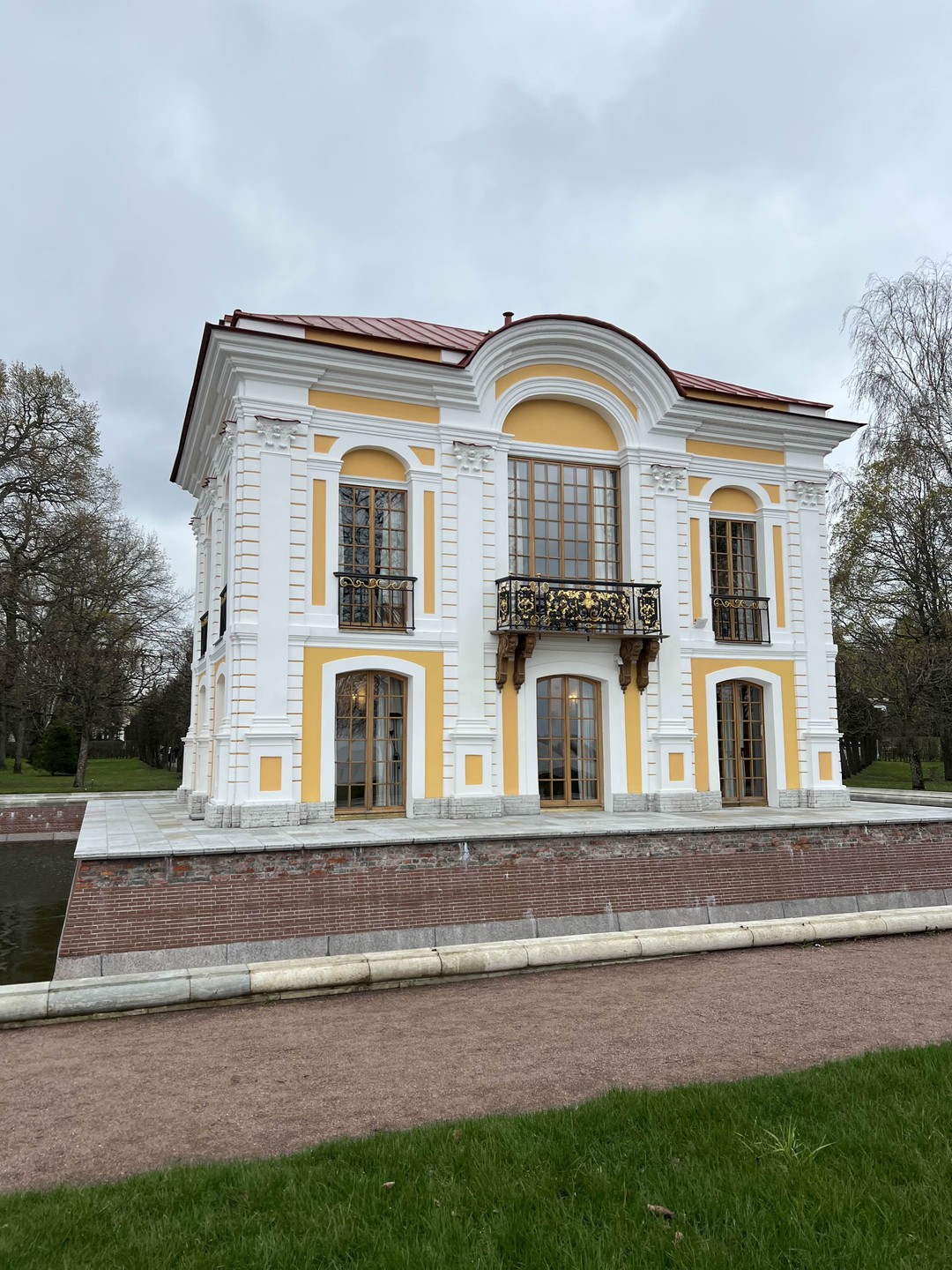 08.05.2025 были на экскурсии с гидом Тимуром. Отзывы не обманули. Компетентный и увлеченный своим делом молодой