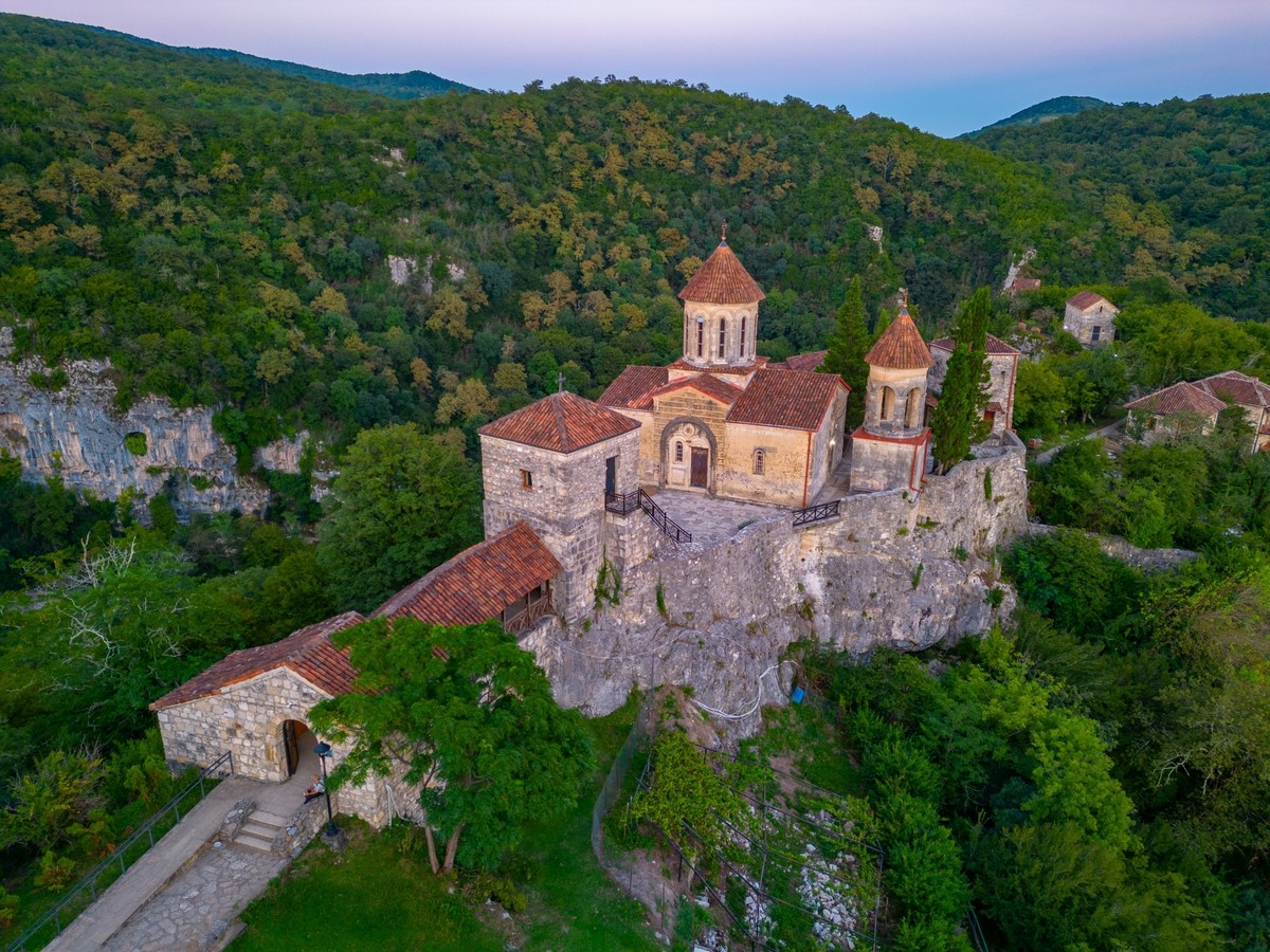 Фото Из Тбилиси — в Кутаиси, столицу Имеретии