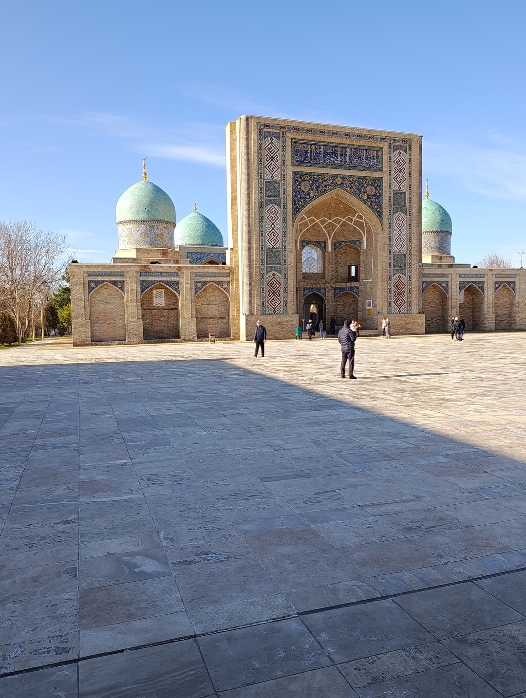 Хотим поблагодарить организатора Лилию и нашего гида Шерзода за невероятное знакомство с Ташкентом! Мы увидели не