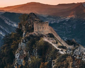 Карадахская теснина, село Гоор, Язык тролля и Датунский храм