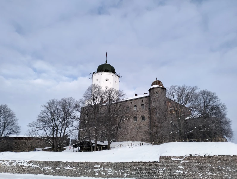 Очень всё понравилось. Люблю всё старое, спасибо за такое путешествие Зимой. Даже зимой я поймал вайб и весь день был прекрасный!