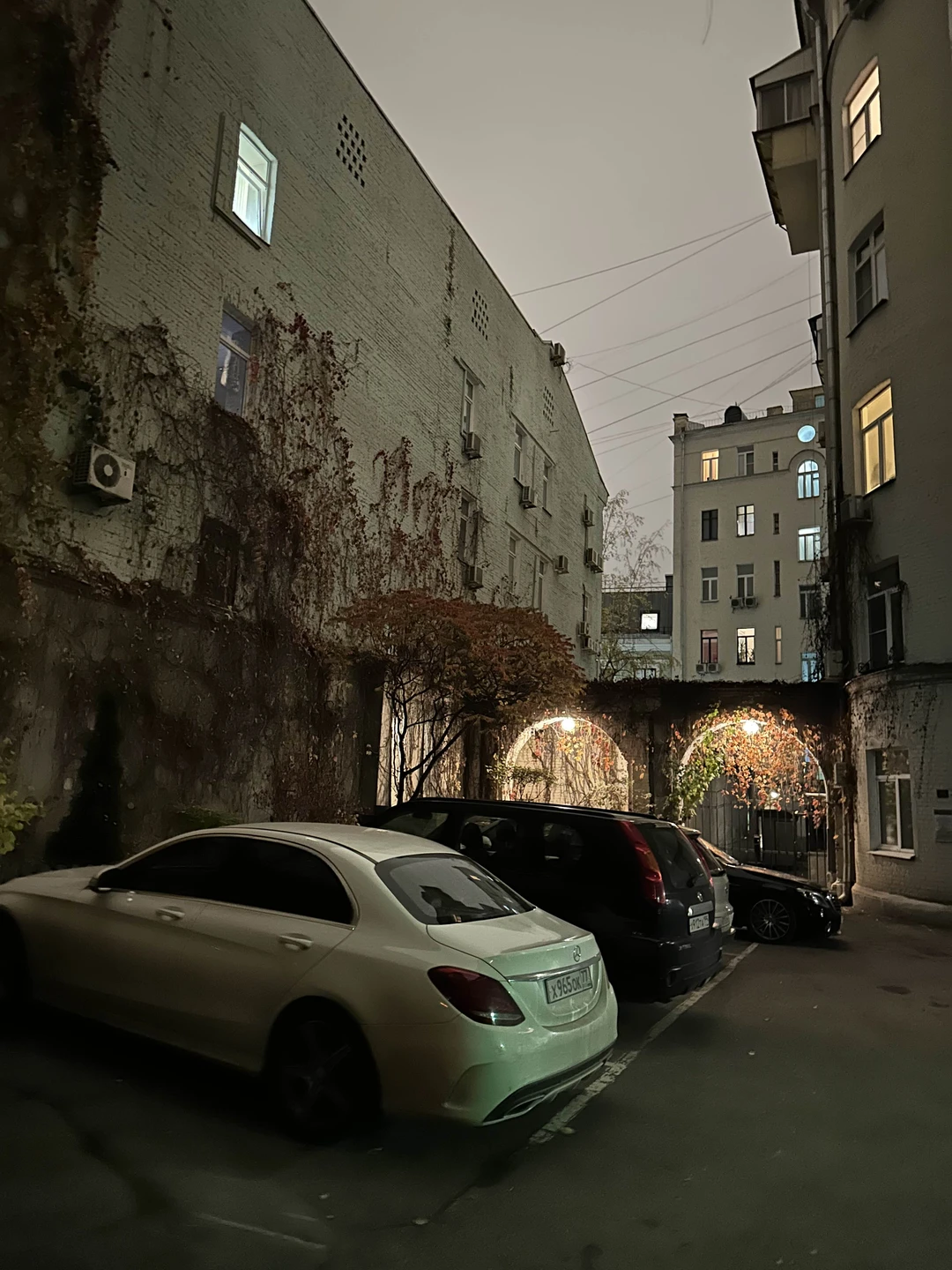 Александр - прекрасный гид и просто хороший человек. Он показал необычные бары Покровки, везде было достаточно