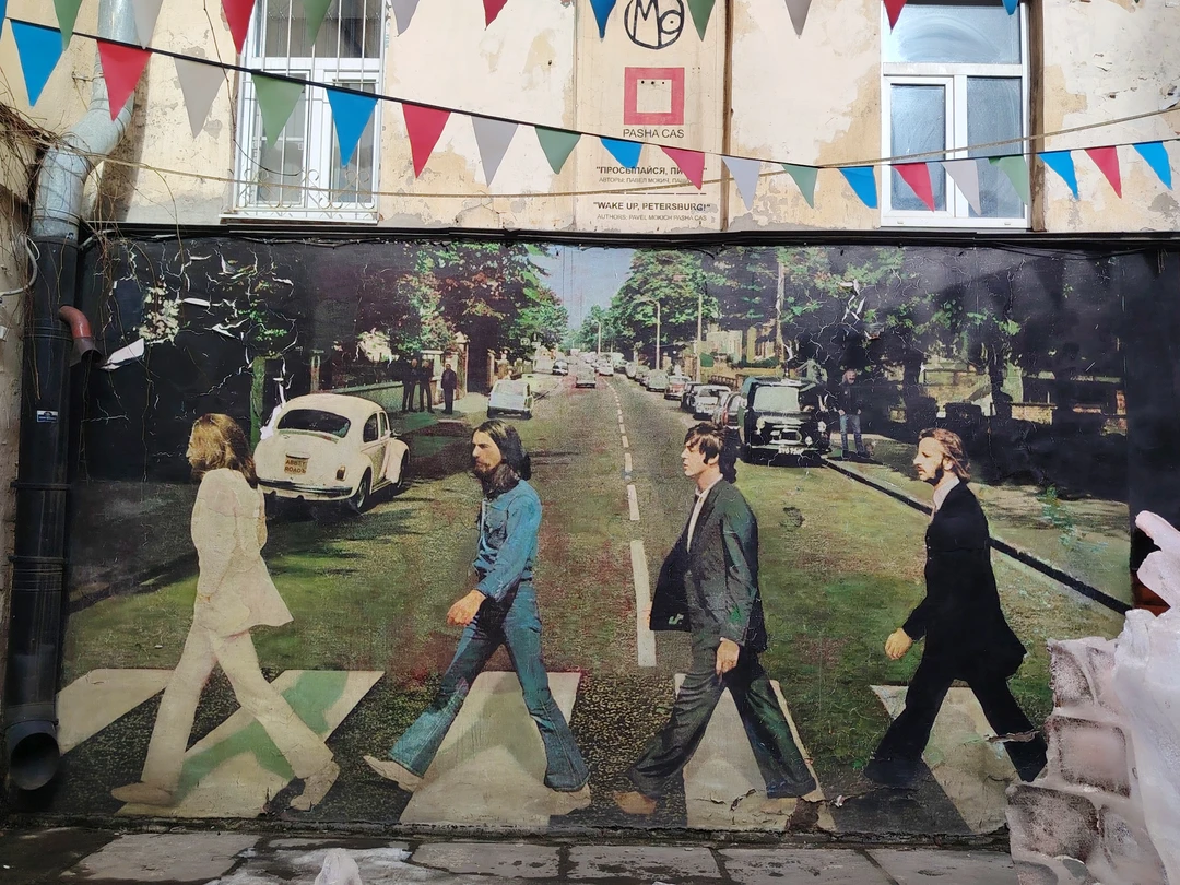 Добрый вечер. Сегодня побывали на экскурсии "Креативный Петербург на" Мини Купере". Для меня такое мероприятие проходило