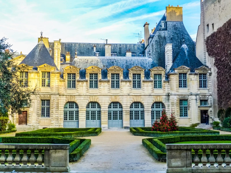 Прогулка по кварталу Маре