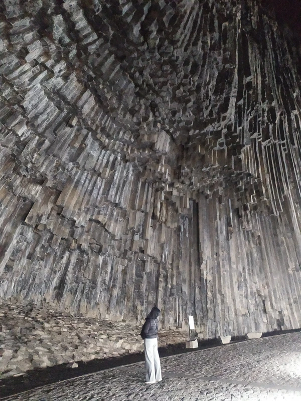 Групповая экскурсия из Еревана в Гарни и Гегард: от язычества к христианству