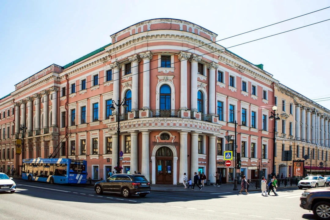 Семіз бас жабайы қызды ебедейт