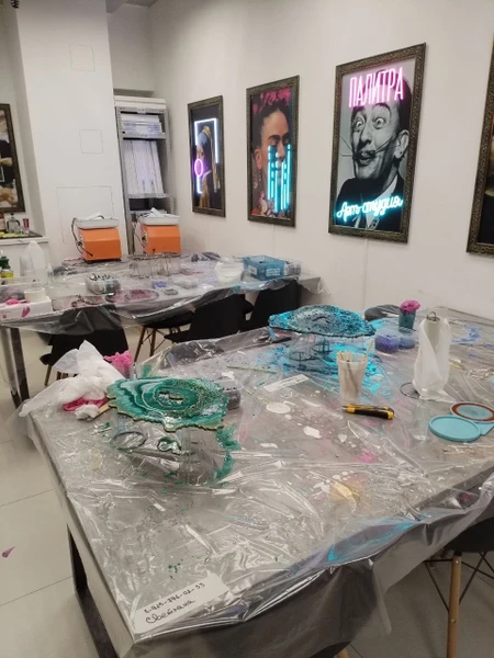 Мы ездили на мастер класс с подругой, нам очень понравилось- рассказывают интересно, объясняют доступным языком, показывают