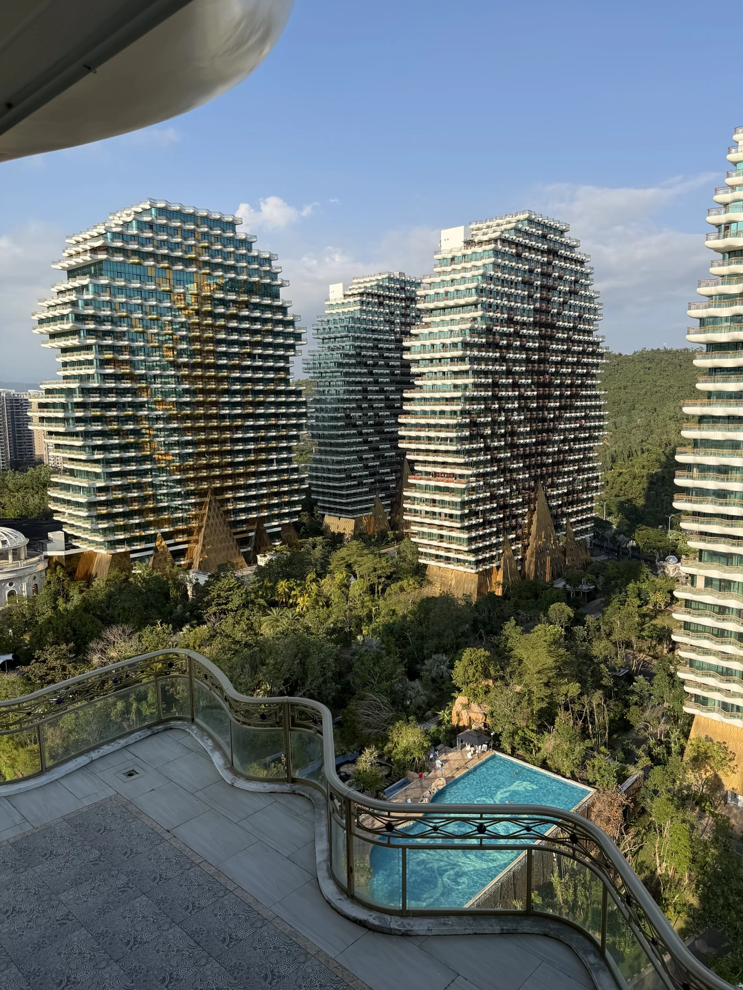 Экскурсия прошла отлично. Андрей интересный собеседник, рассказал и показал очень много нового и познавательного. Заезжали на