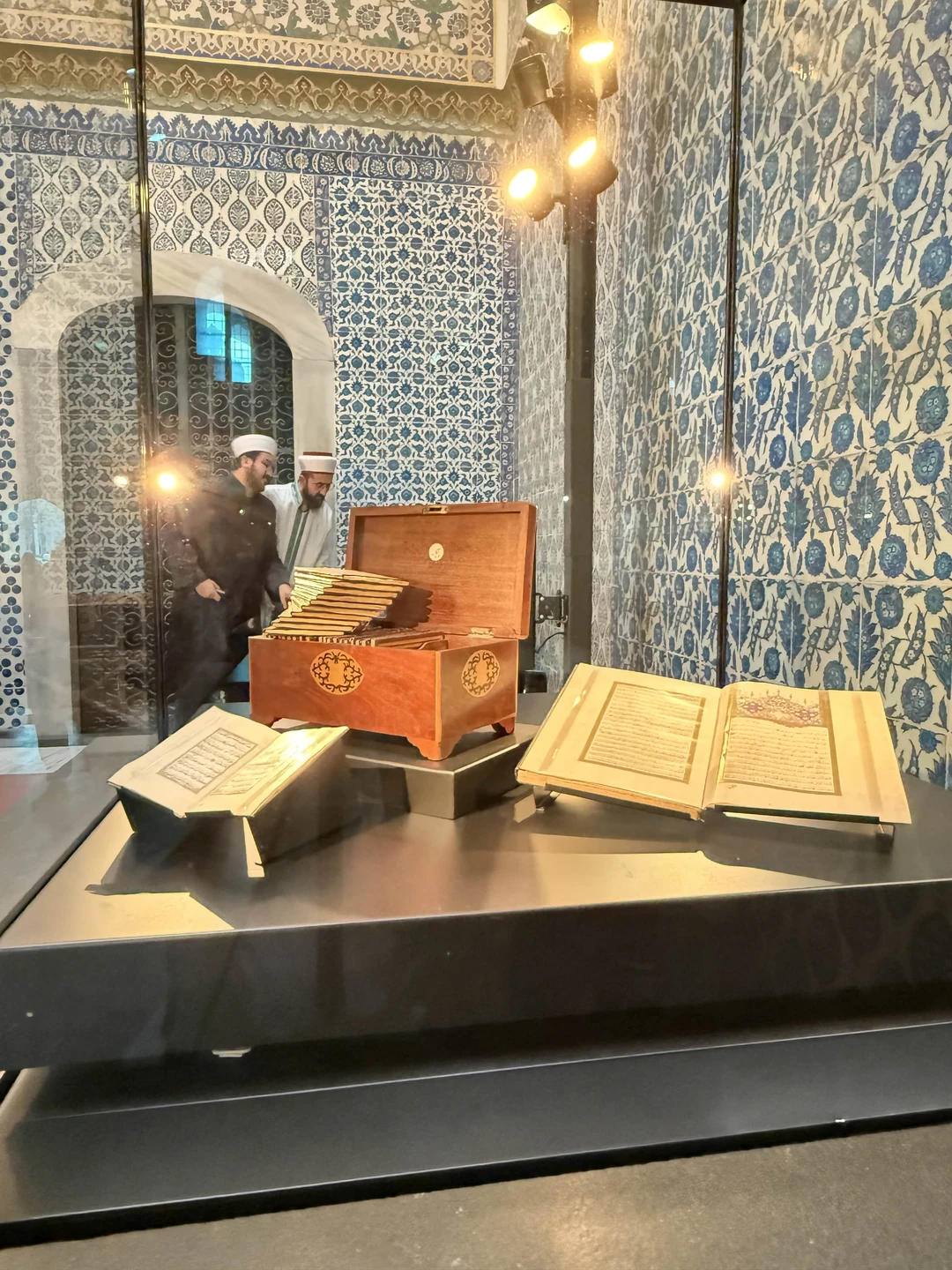 Конечно! Вот пример тёплого и содержательного отзыва: