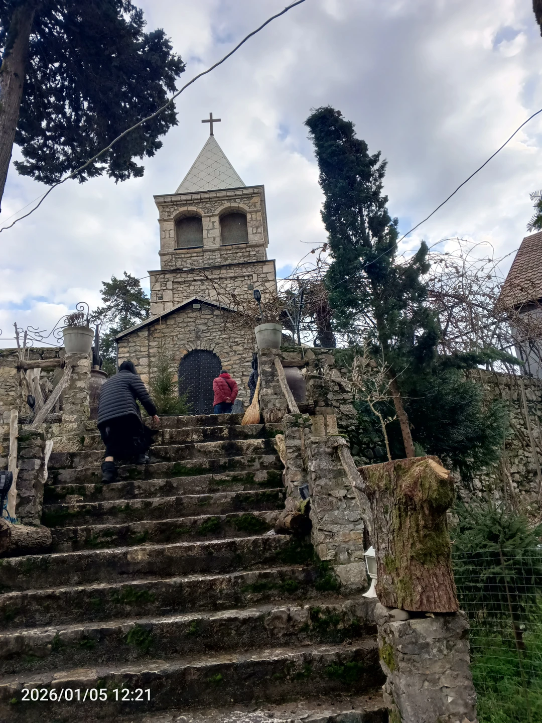Великолепная программа! За 12 часов удалось увидеть четыре уникальных христианских памятника Абхазии, каждый со своей атмосферой.