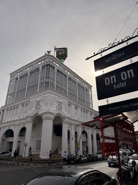 Мы провели прекрасный увлекательный день. Спасибо замечательному гиду и красивой девушке Анне-Глории за позитив и интересную