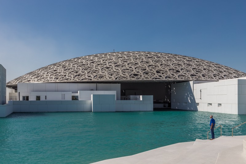 Из Шарджи - в Абу-Даби с посещением дворца Каср аль-Ватан (билеты включены)