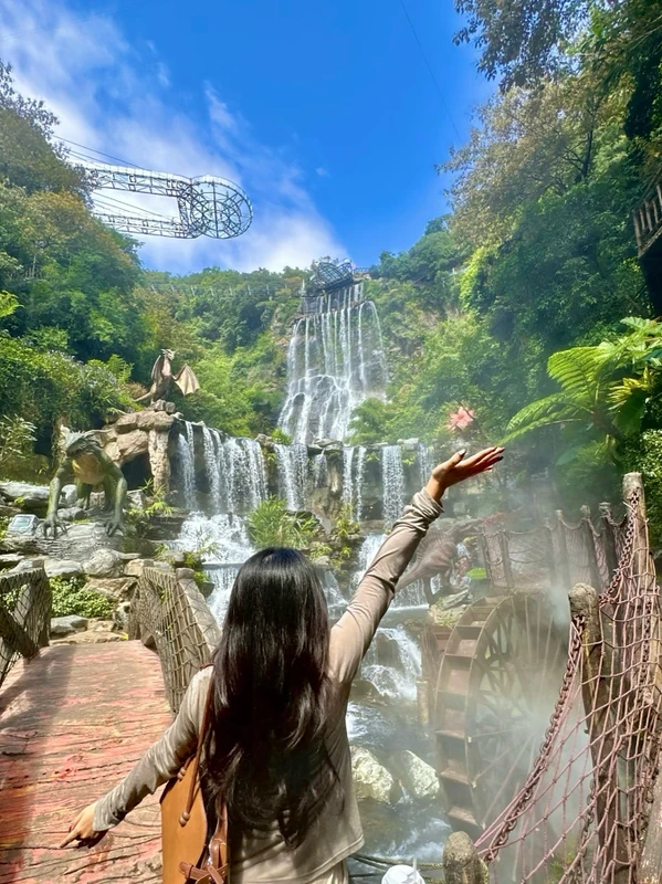Из Гуанчжоу в каньон Гулун: водопады и стеклянный мост за 1 день