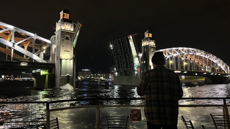 Дискотека под разводными мостами