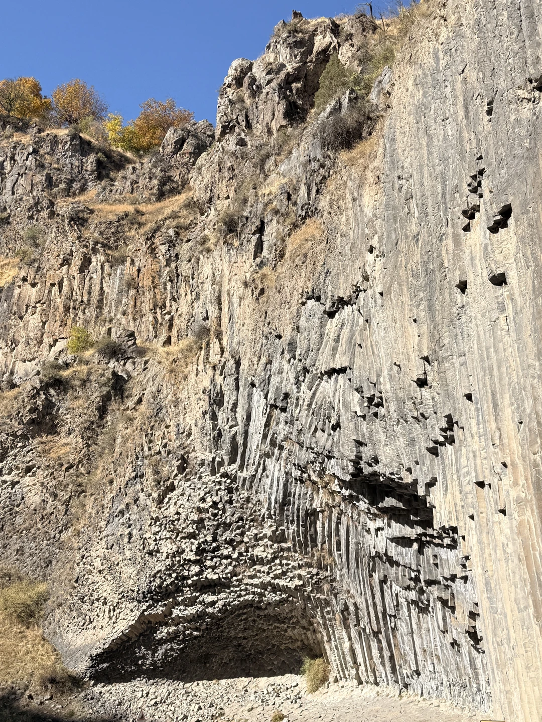 Приехали в Ереван на 4 дня. Заранее бронировали экскурсию через сайт, что очень удобно. Экскурсией очень