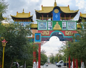 Центр Элисты: Пагода семи дней, статуя Будды Шакьямуни, Золотые ворота, мемориал «Исход и возвращение»