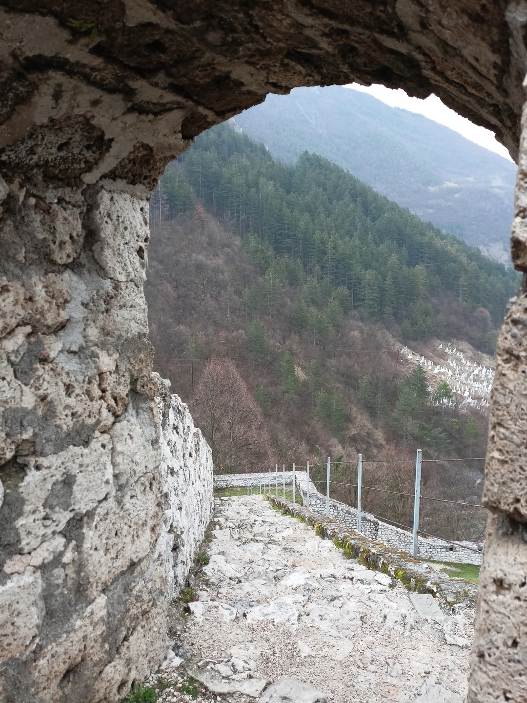 Если вы хотите посетить Травник и Яйце, рекомендую взять эту экскурсию. Расстояние очень внушительное, но на