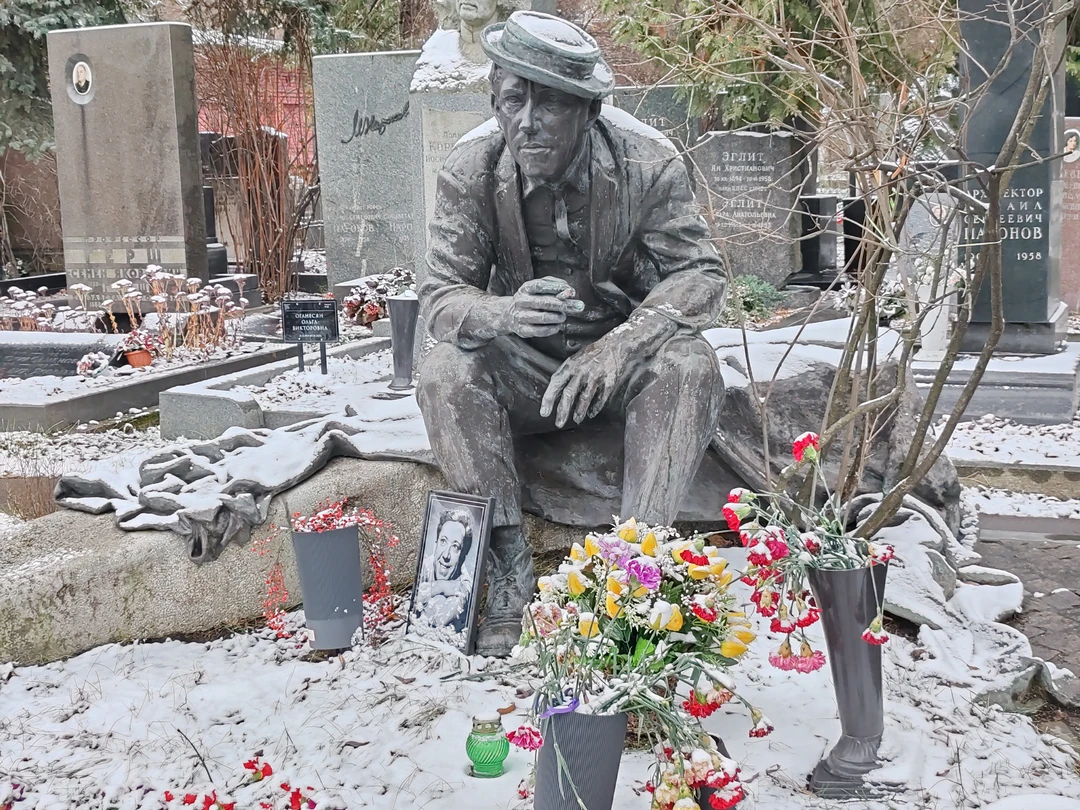 Экскурсовод Валерия, к сожалению, не запомнила отчество, держит внимание, знает множество историй, поэтому не стесняйтесь задавать