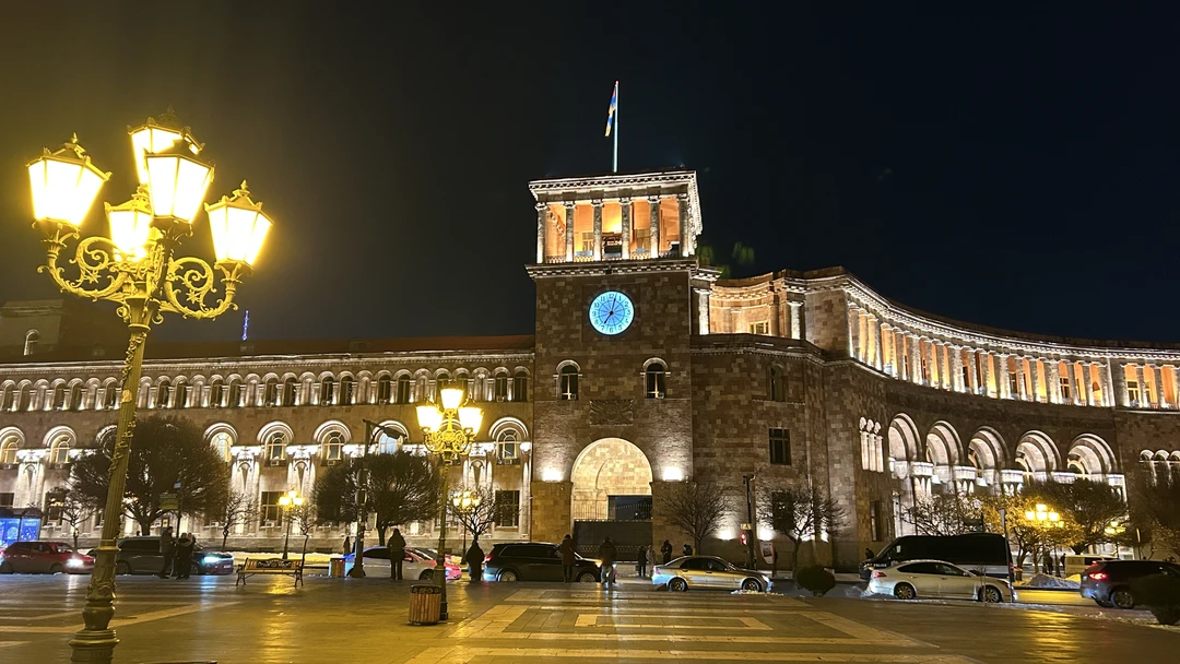 Знаете, есть гиды, которых слушать не хочется…. Есть такие, которые сами устали от своих экскурсий… А