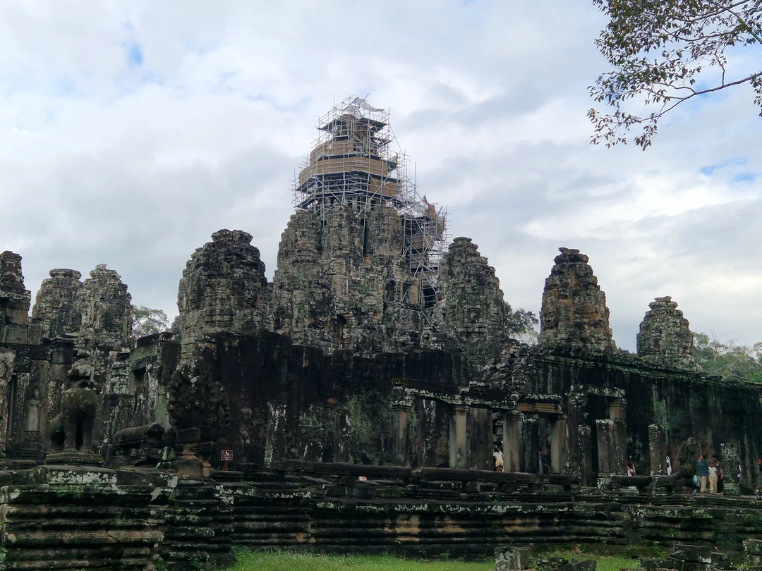 Присоединяюсь ко всем положительным отзывам, действительно отличная экскурсия. Мы были в Камбодже первый раз, специально приехали