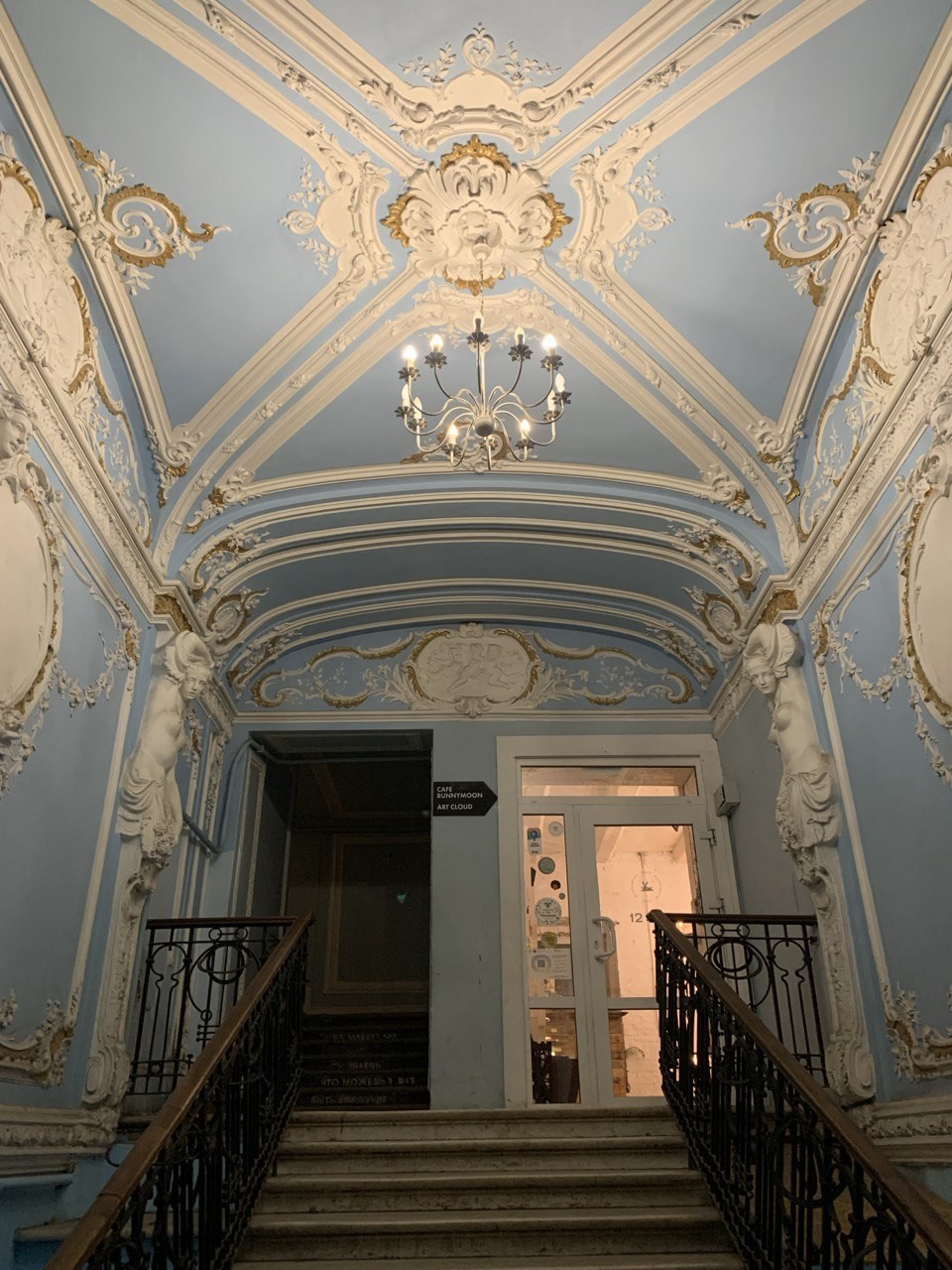 Спасибо большое прекрасному гиду Светлане за потрясающую экскурсию по городу на Неве. За эту прогулку мы