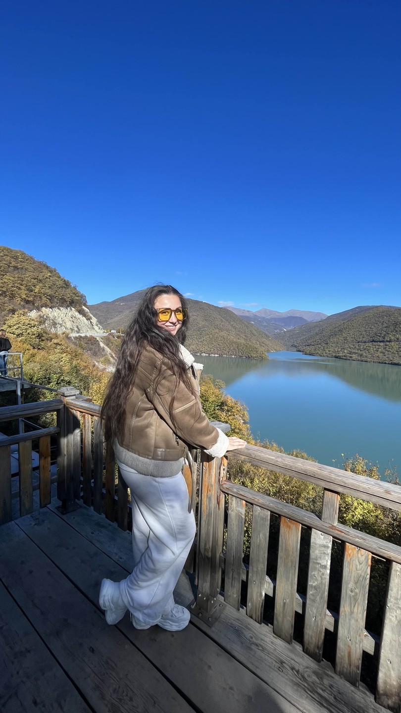 Мы были первый раз в Грузии🇬🇪и конечно,захотелось больше узнать о культуре,посмотреть красоты здешних гор,мы поехали в