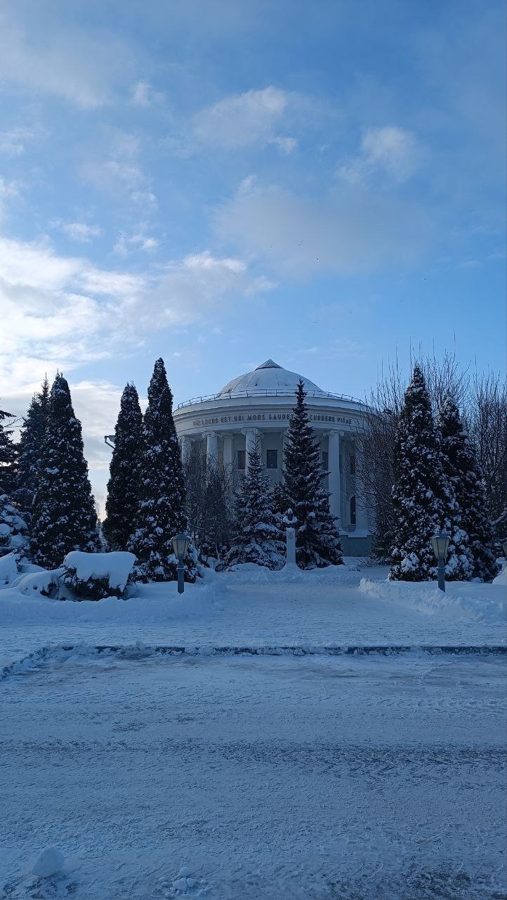 Экскурсия состоялась несмотря на морозную погоду и много много снега! Очень интересный и познавательный рассказ об