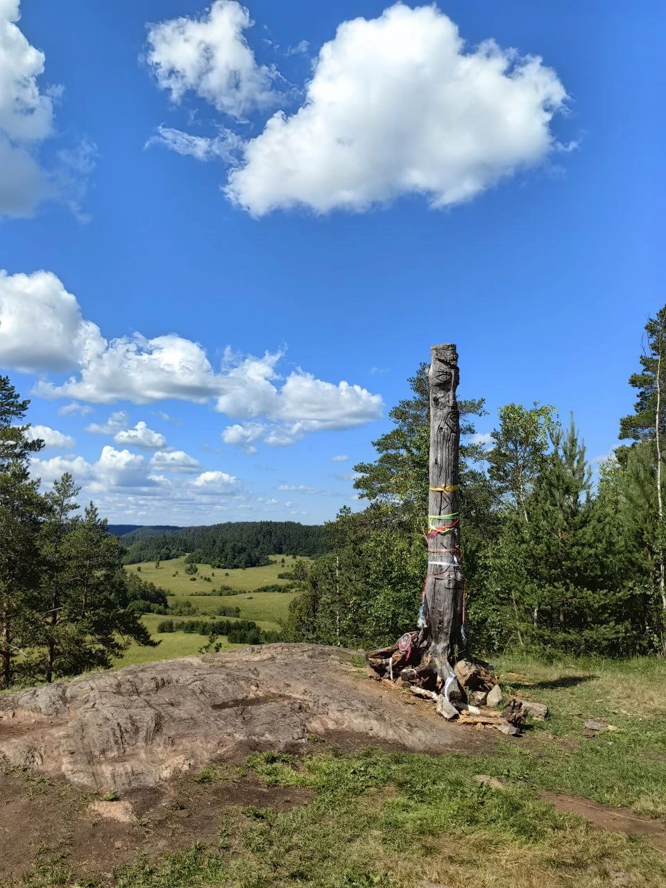Само место, куда ездили красивое. Татьяна - гид, которая с нами была, просто замечательная. Это какой-то