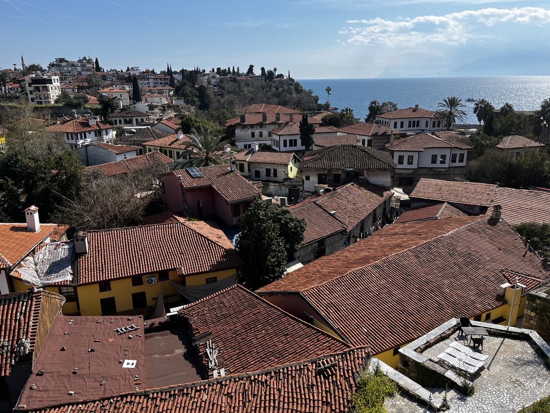 Шикарный тур, все организовано отлично, организаторы постоянно на связи, все проходит строго по расписанию, гид был