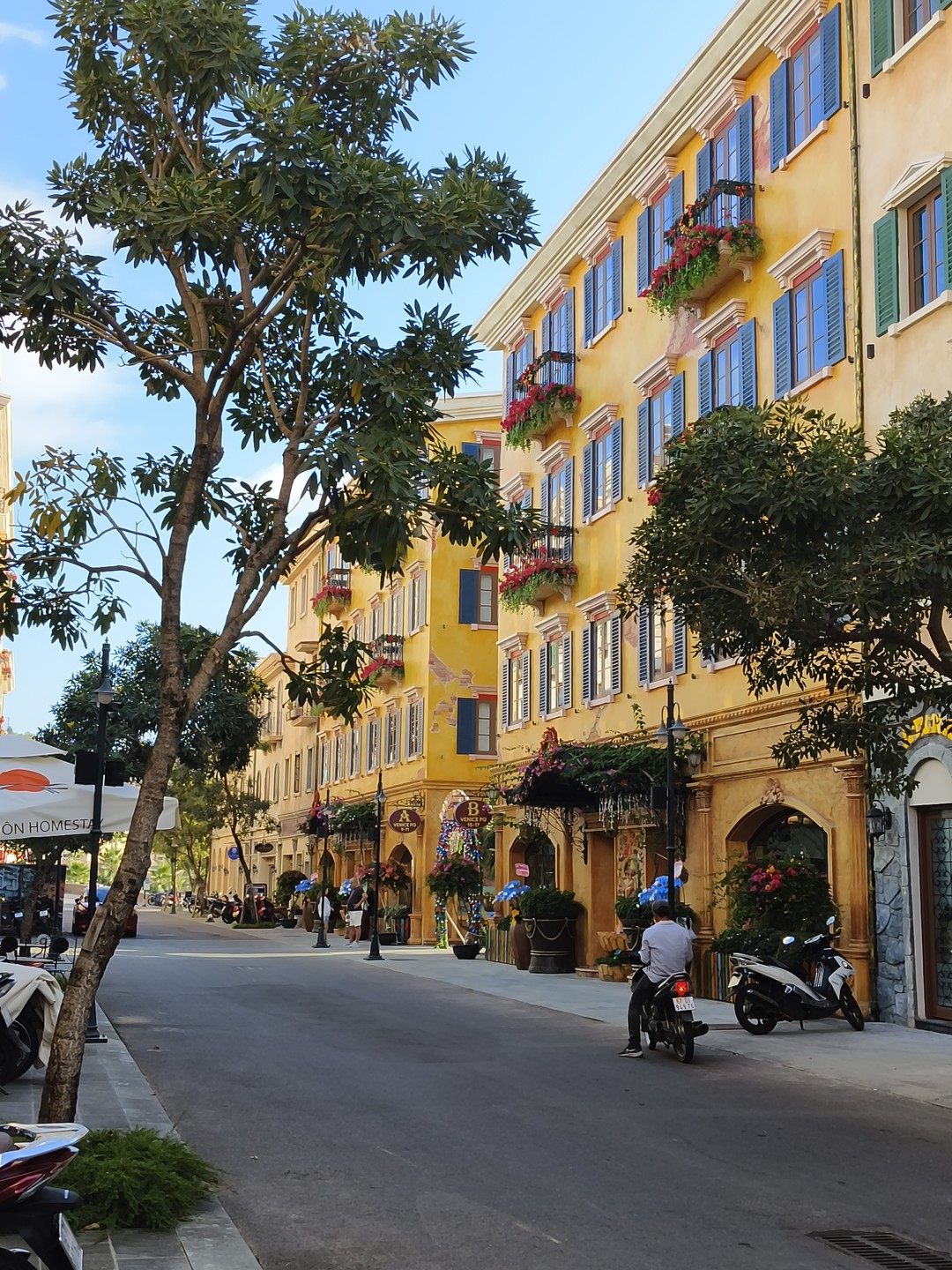 Отличная экскурсия! Автомобиль комфортабельный, водитель аккуратный, гид внимательный, программа экскурсии насыщенная. Спасибо!