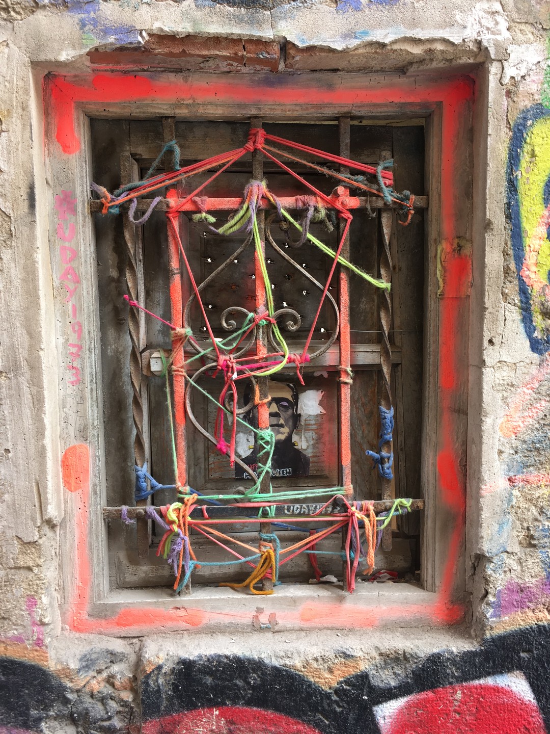 Великолепная экскурсия! Мы с Валентиной прошли по узким улочкам района Эль-Кармен, погружаясь в его историю и