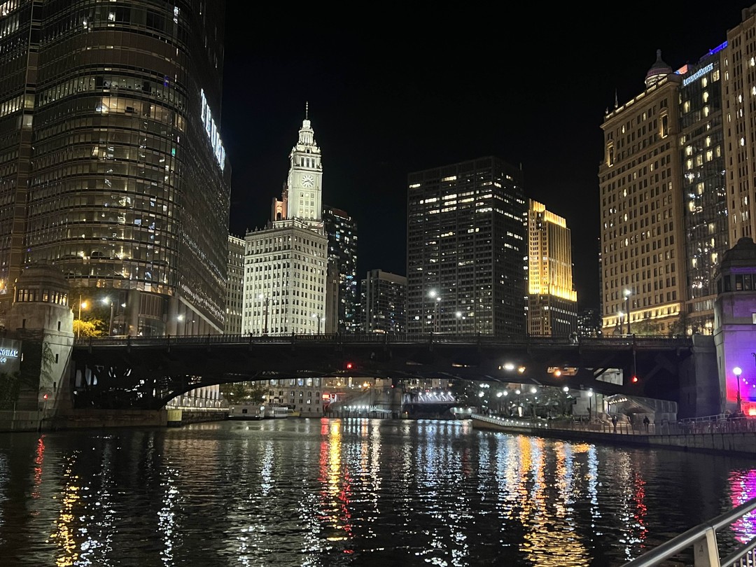 Чикаго - родина небоскрёбов (Roman)