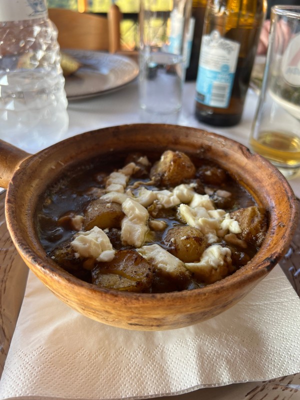 Вкус Афин: сыры, оливки, пироги и вино