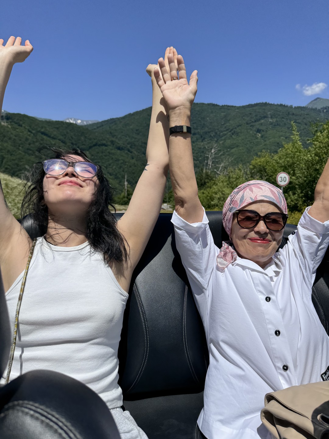 После такой экскурсии все остальное меркнет просто) Мы собирались, после, ехать на автобусном туре в Абхазию,