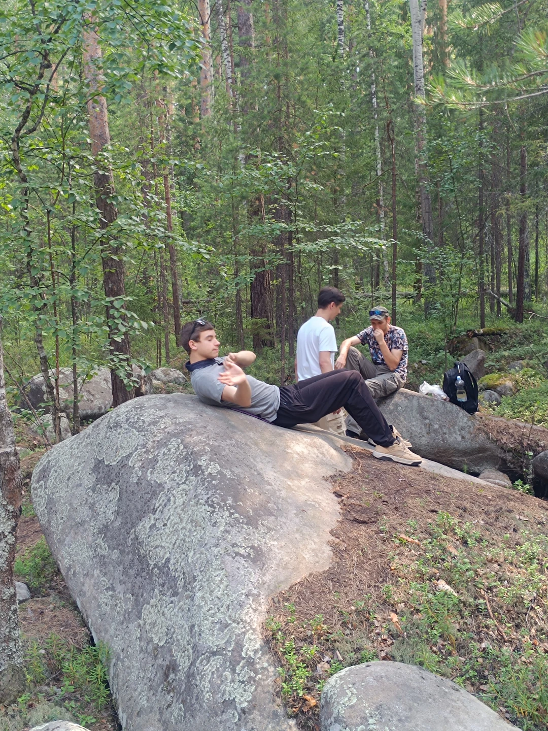 Были на экскурсии с Алексеем мы с мужем и сыном 16 лет. Каждому из нас было