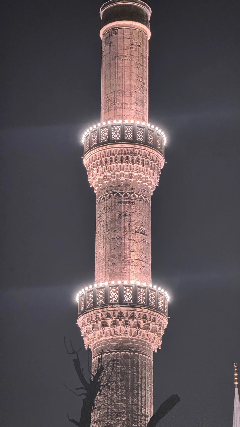 Очень вежливый гид,знает очень много информации,с ней легко ориентироваться в городе,приветлива,терпелива,мы рады,что были с вами 💘