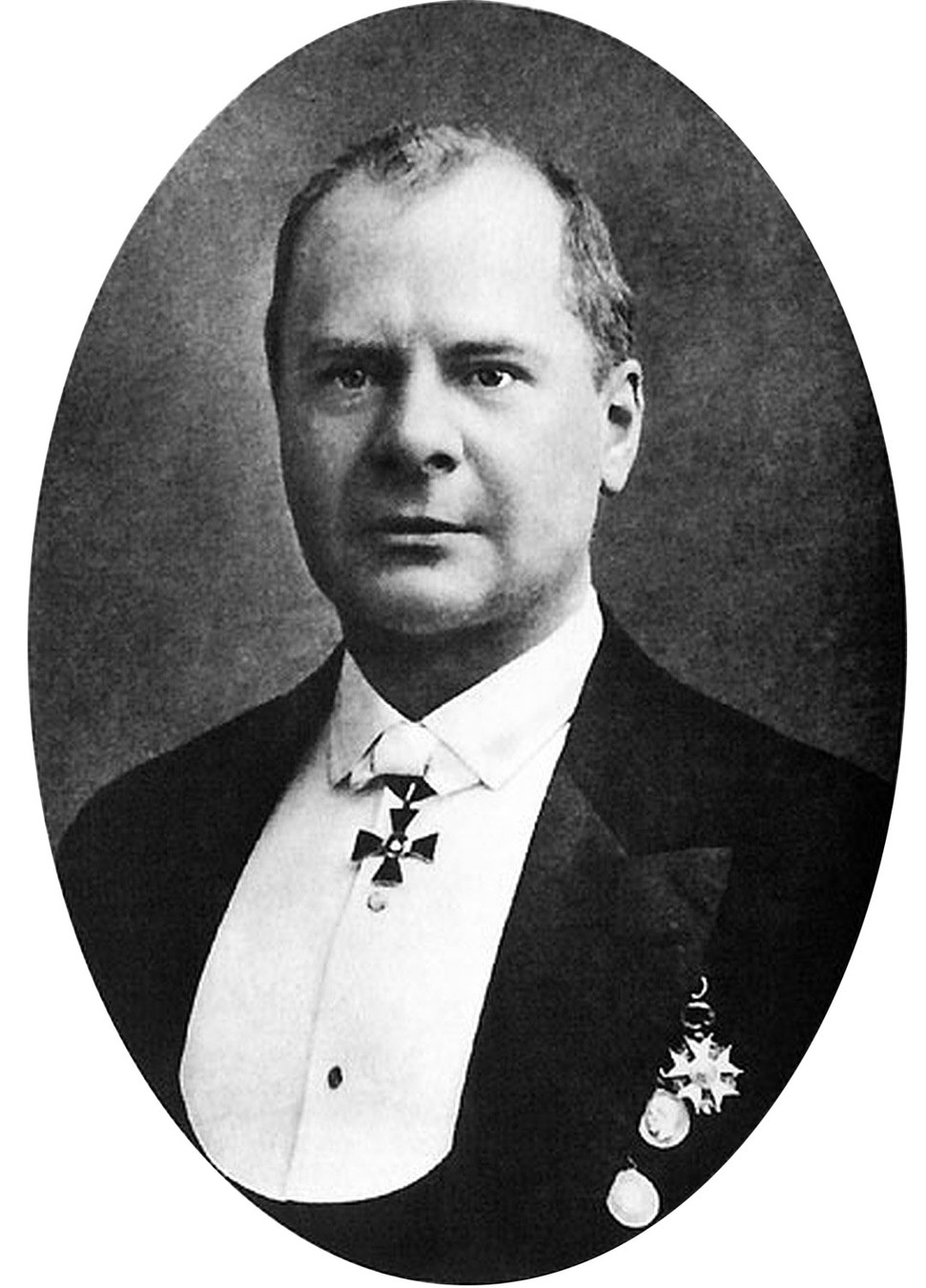 Истории успеха Фаберже и Елисеевых (5/6)